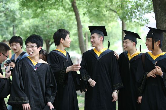 不管岁月有多长久，请珍惜相聚的每一刻