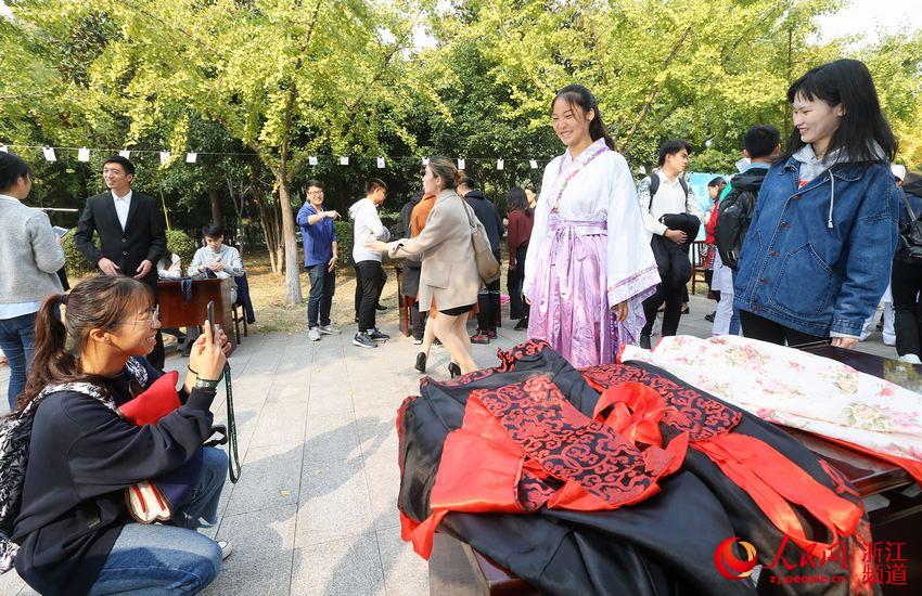 湖州:展国学魅力 扬传统礼仪(图)【2】